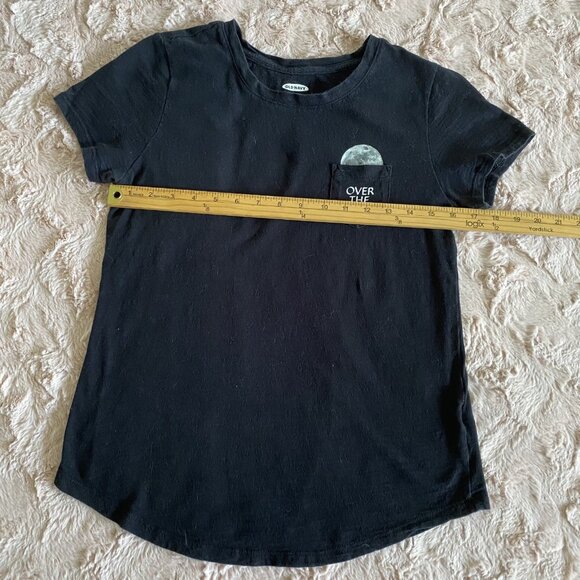 Old Navy Womans XS Over the Moon Graphic Pocket Black T-Shirt - Picture 4 of 8